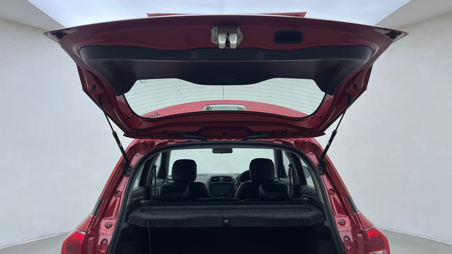 Used 2016 Maruti Suzuki Vitara Brezza [2016-2020] ZDi Diesel Manual interior DICKY DOOR OPEN VIEW