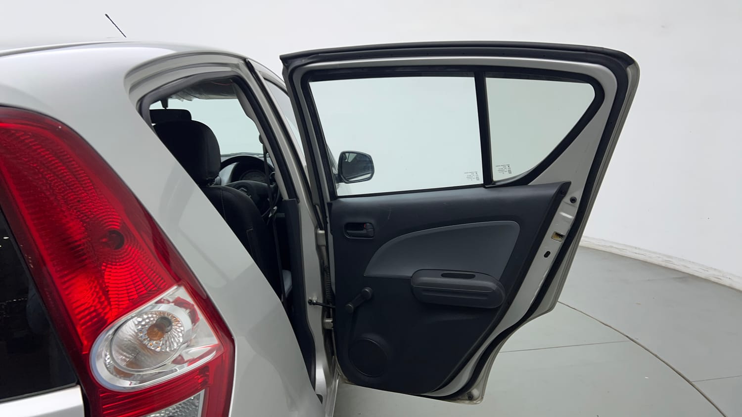 Used 2015 Maruti Suzuki Ritz Lxi BS-IV Petrol Manual interior RIGHT REAR DOOR OPEN VIEW