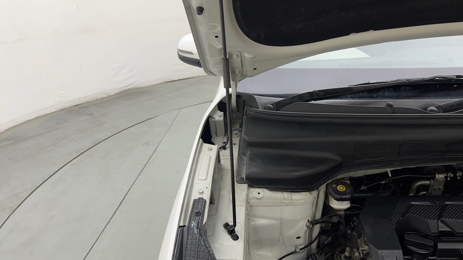 Used 2022 Hyundai Creta SX 1.5 Petrol Petrol Manual engine ENGINE RIGHT SIDE HINGE & APRON VIEW