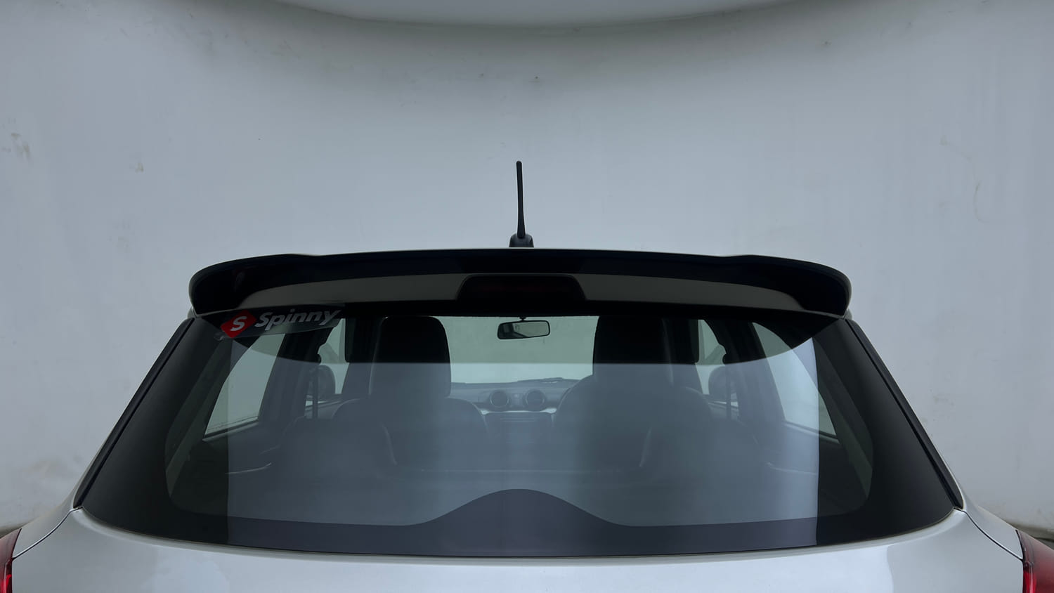 Used 2019 Maruti Suzuki Swift VDi Diesel Manual exterior BACK WINDSHIELD VIEW