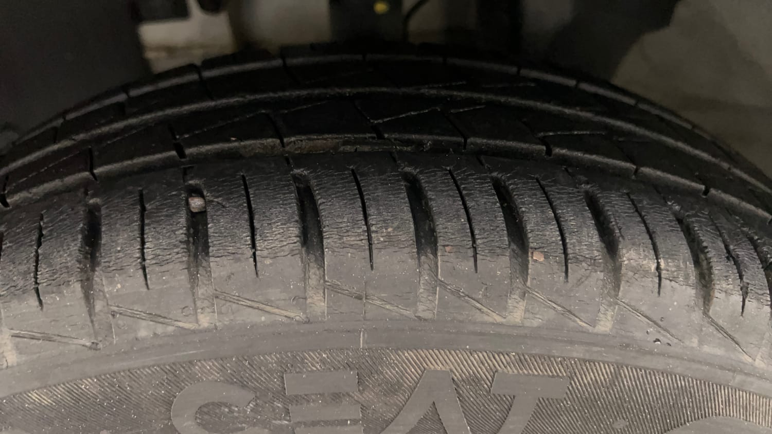 Used 2024 Renault Kwid RXT 1.0 Petrol Manual tyres LEFT FRONT TYRE TREAD VIEW