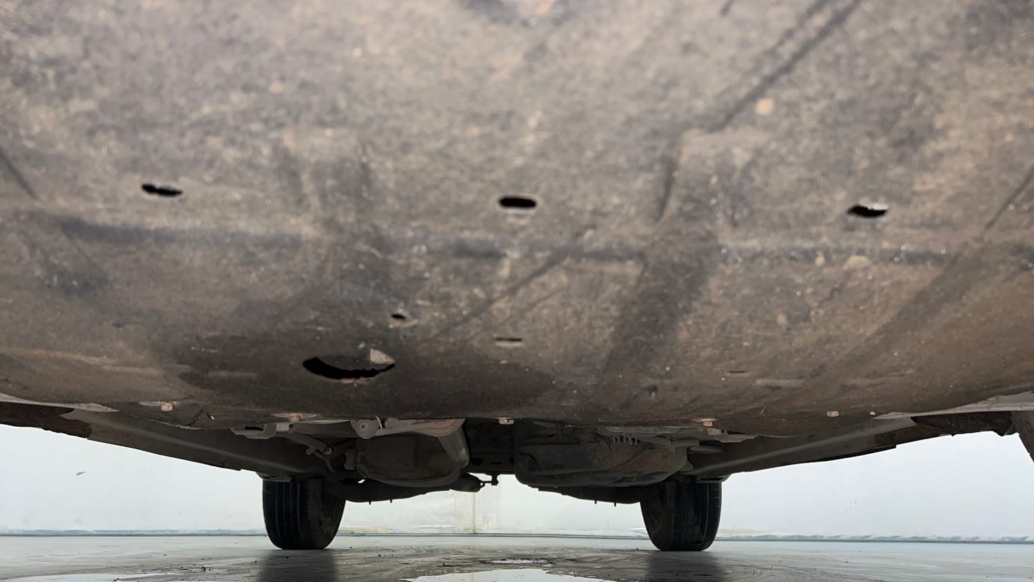 Used 2021 Mahindra XUV700 AX 7 Petrol AT Luxury Pack 7 STR Petrol Automatic extra FRONT LEFT UNDERBODY VIEW