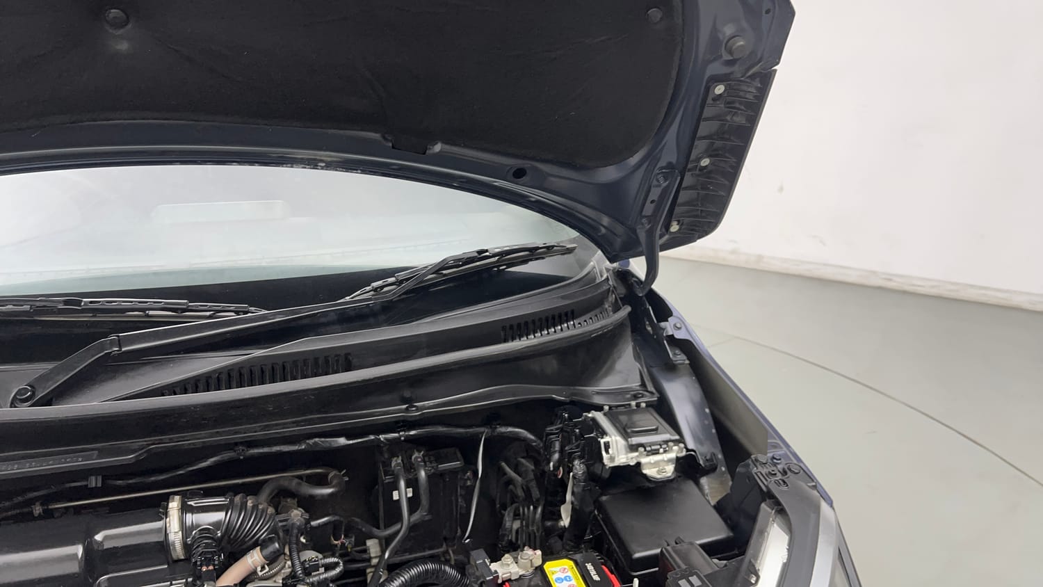 Used 2025 Maruti Suzuki Ignis Zeta 1.2 MT Petrol Manual engine ENGINE LEFT SIDE HINGE & APRON VIEW