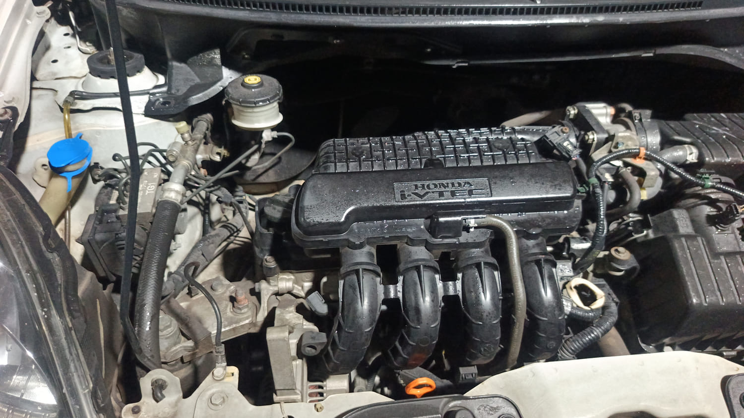 Used 2013 Honda Amaze 1.2 VX AT i-VTEC Petrol Automatic engine ENGINE RIGHT SIDE VIEW