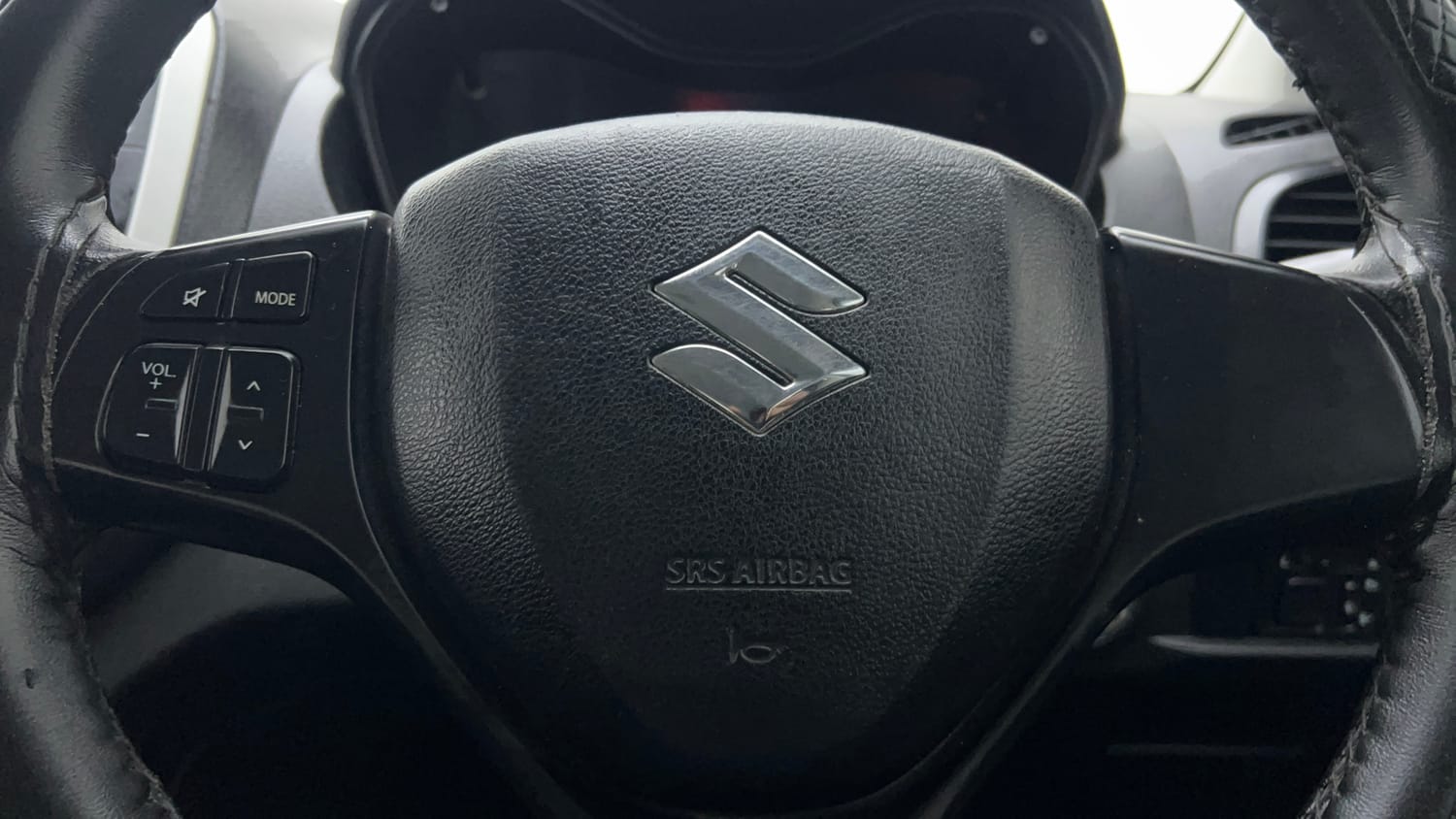 Used 2022 maruti-suzuki Vitara Brezza VXi Petrol Manual top_features Airbags
