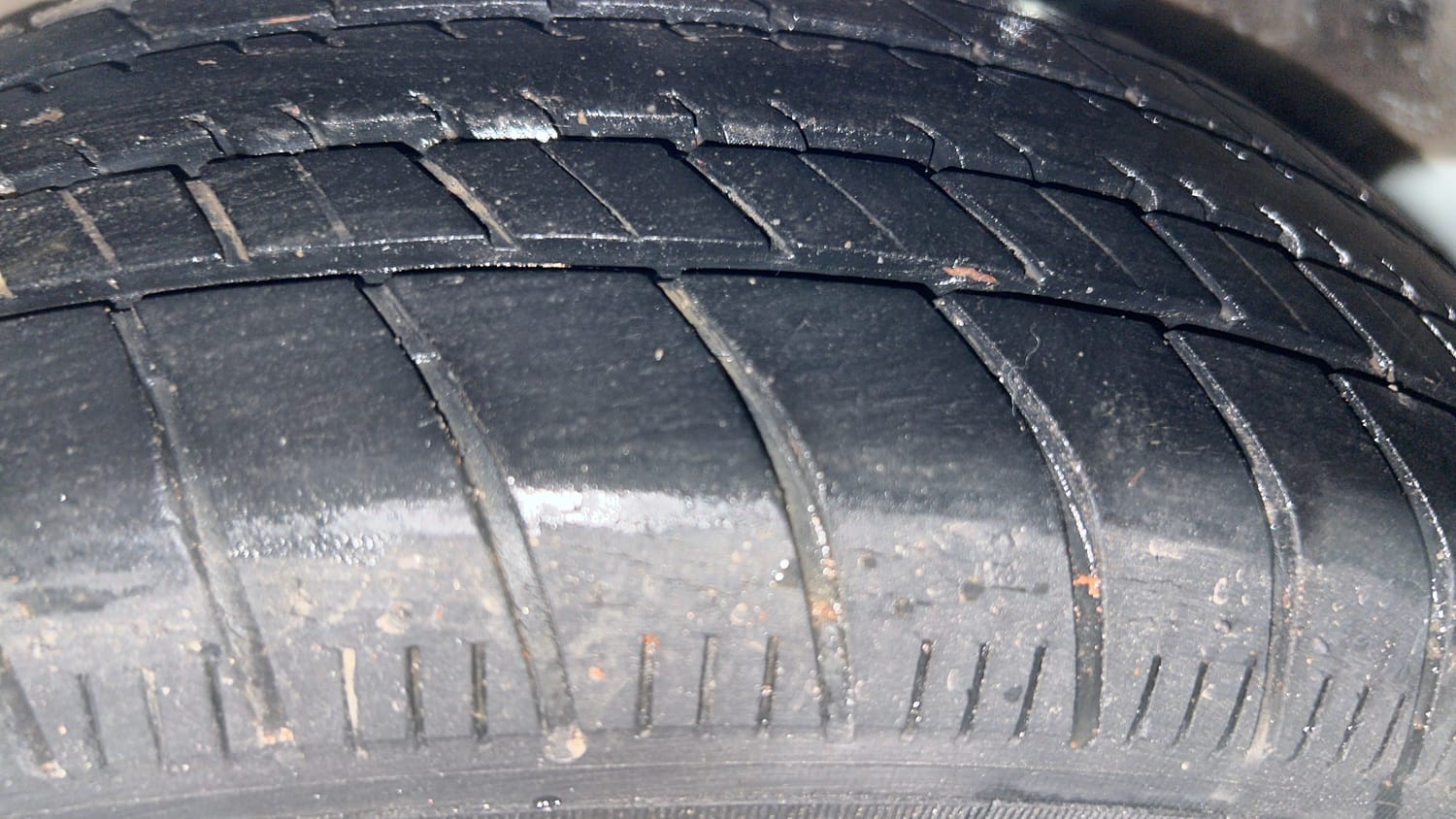 Used 2013 Honda Amaze 1.2 S AT i-VTEC Petrol Automatic tyres LEFT REAR TYRE TREAD VIEW