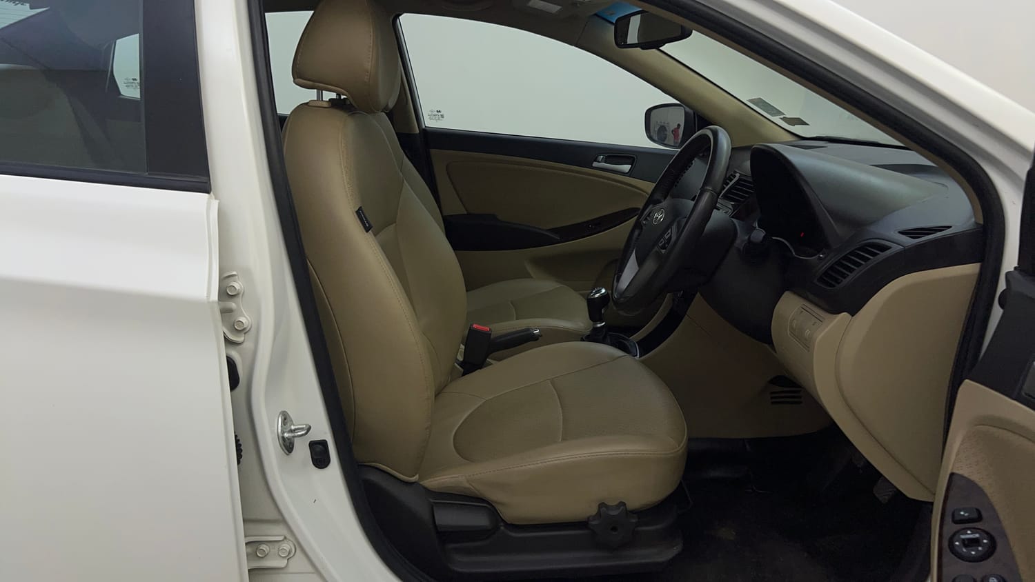 Used 2015 Hyundai Fluidic Verna 4S 1.6 VTVT SX Petrol Manual interior RIGHT SIDE FRONT DOOR CABIN VIEW