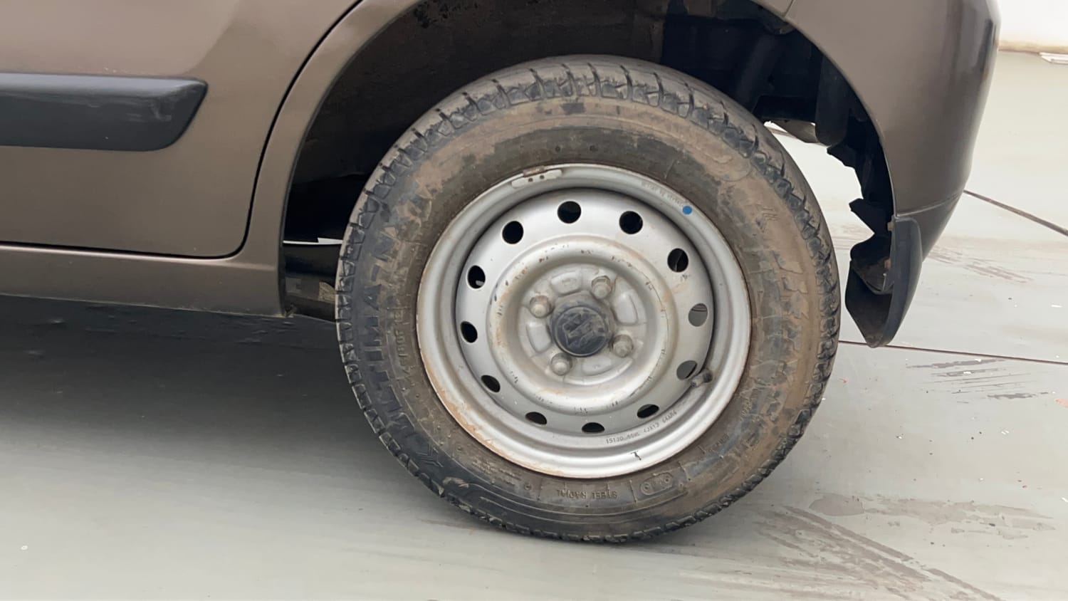 Used 2016 Maruti Suzuki Wagon R LXI Petrol Manual tyres LEFT REAR TYRE RIM VIEW