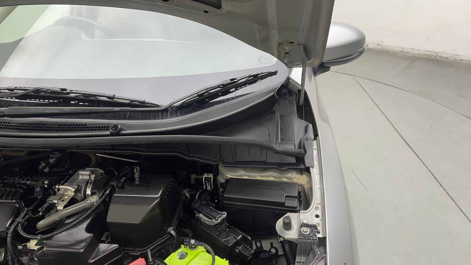 Used 2019 Honda City V Petrol Petrol Manual engine ENGINE LEFT SIDE HINGE & APRON VIEW
