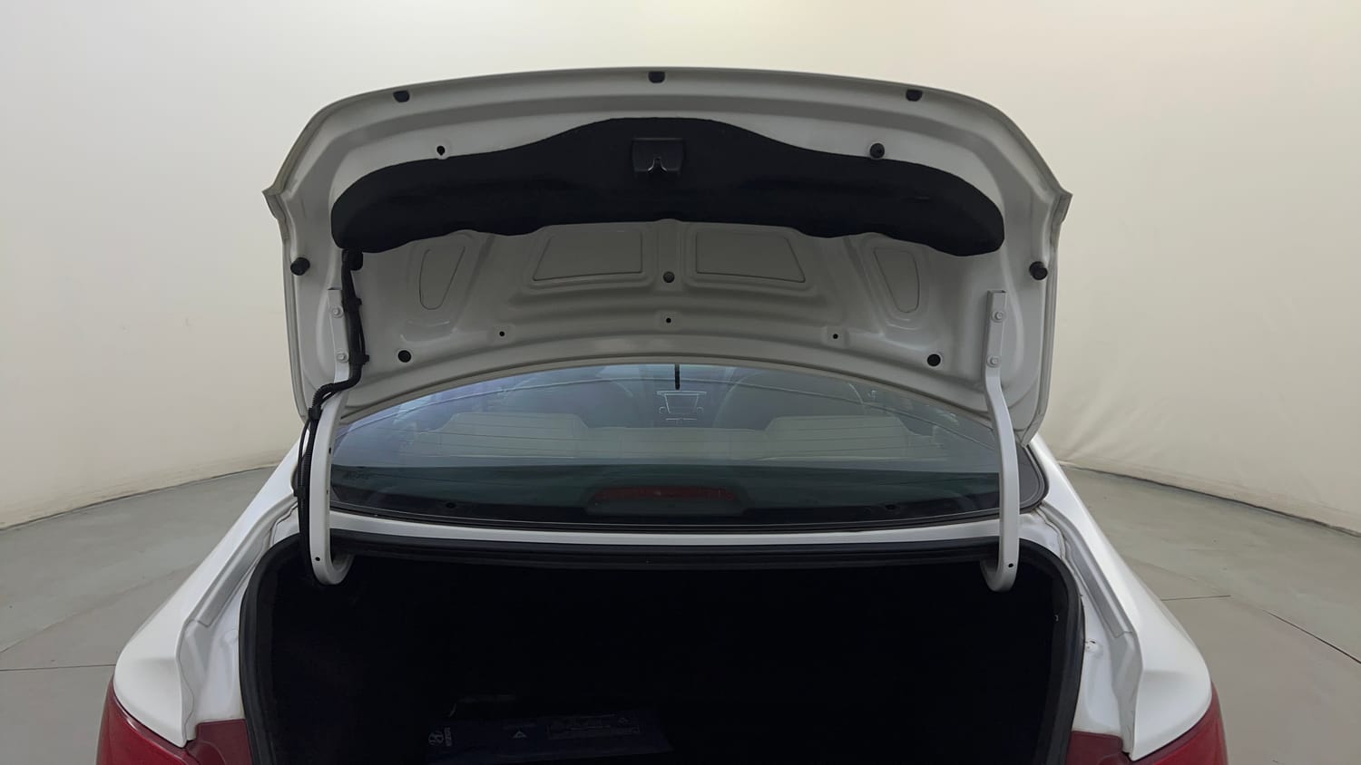 Used 2015 Hyundai Fluidic Verna 4S 1.6 VTVT SX Petrol Manual interior DICKY DOOR OPEN VIEW