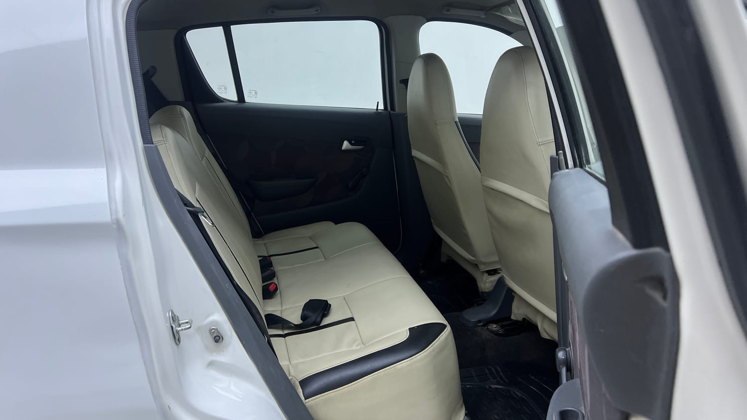 Used 2014 Maruti Suzuki Alto 800 Lxi Petrol Manual interior RIGHT SIDE REAR DOOR CABIN VIEW
