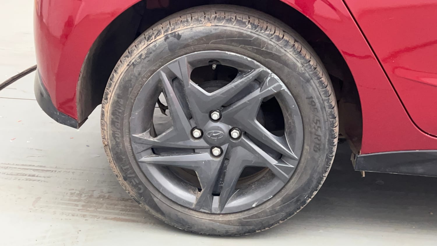 Used 2021 Hyundai i20 Sportz 1.2 MT Petrol Manual tyres RIGHT REAR TYRE RIM VIEW
