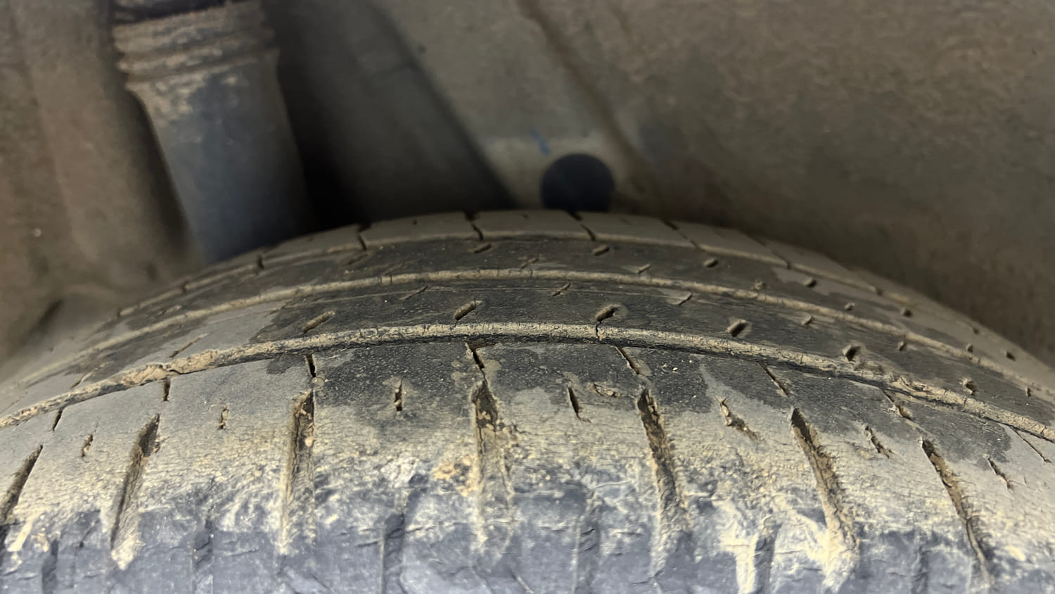 Used 2021 Hyundai Verna SX 1.5 VTVT IVT Petrol Automatic tyres RIGHT REAR TYRE TREAD VIEW