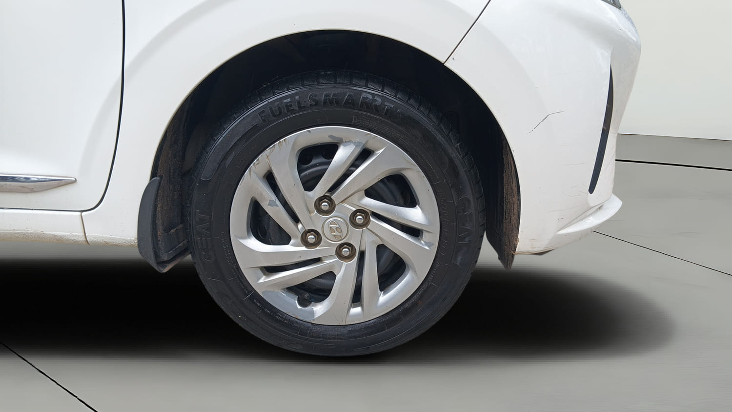 Used 2022 Hyundai Aura S 1.2 CNG Cng Manual tyres RIGHT FRONT TYRE RIM VIEW