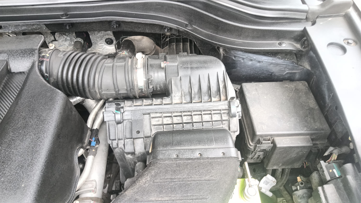 Used 2021 Mahindra XUV700 AX 7 Petrol AT Luxury Pack 7 STR Petrol Automatic engine ENGINE LEFT SIDE VIEW