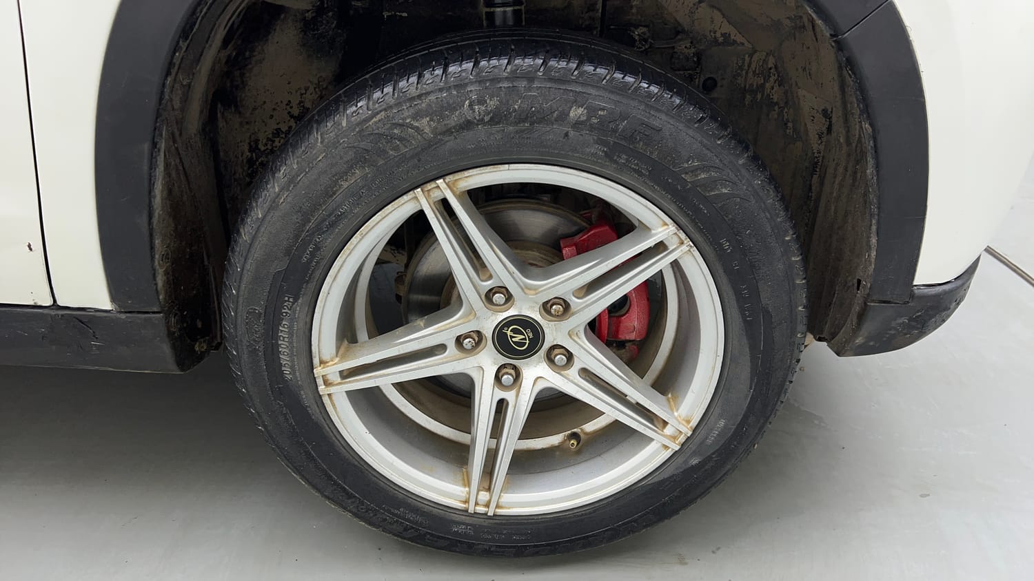 Used 2021 maruti-suzuki Vitara Brezza LXi Petrol Manual tyres RIGHT FRONT TYRE RIM VIEW