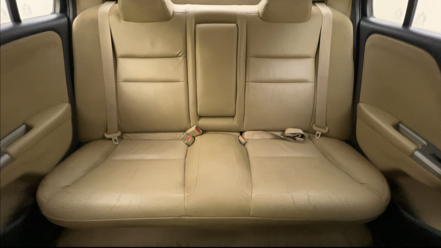 Used 2015 Honda City VX CVT Petrol Automatic interior REAR SEAT CONDITION VIEW