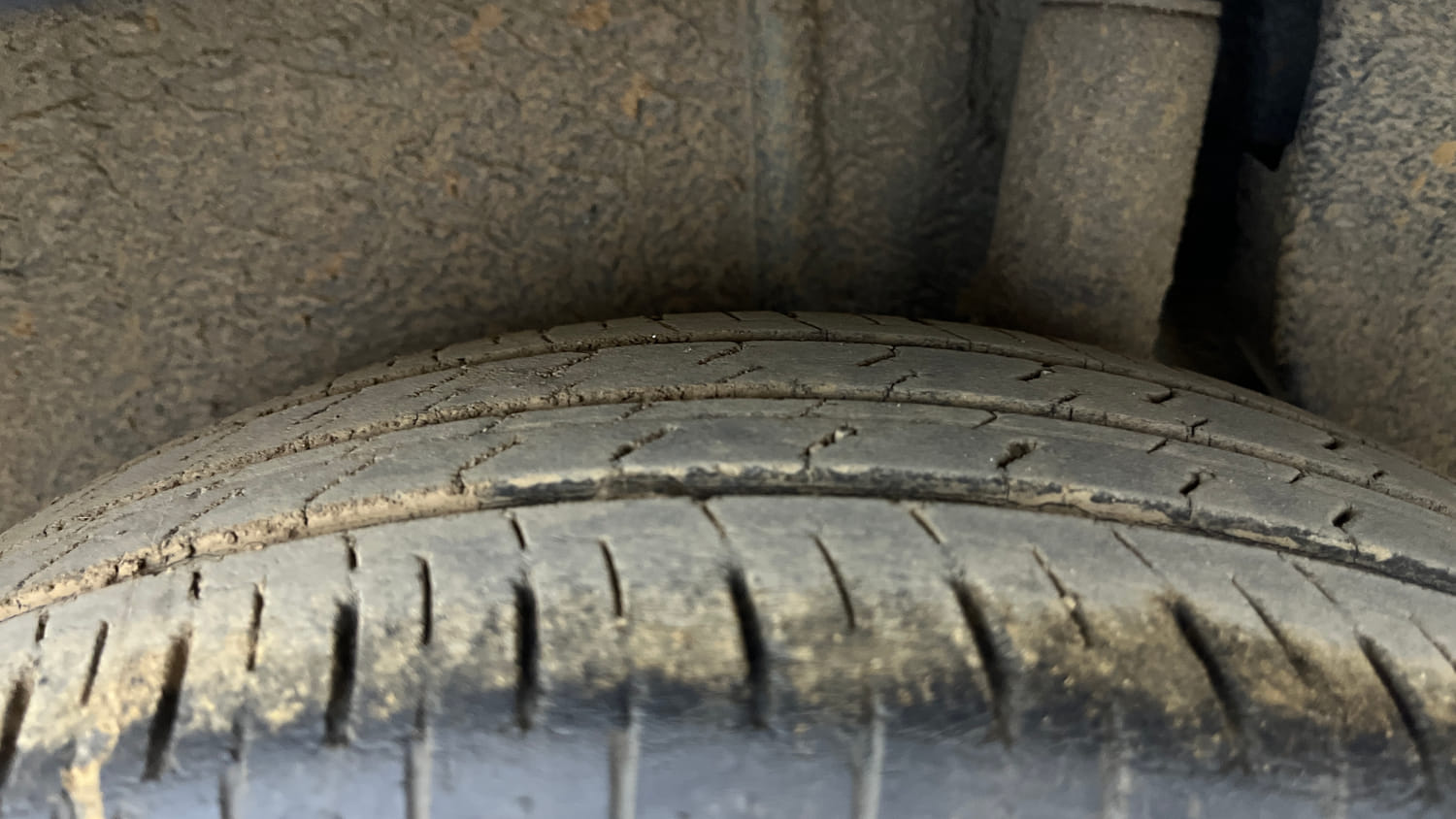 Used 2018 Maruti Suzuki Ignis Zeta 1.2 AMT Petrol Automatic tyres LEFT REAR TYRE TREAD VIEW