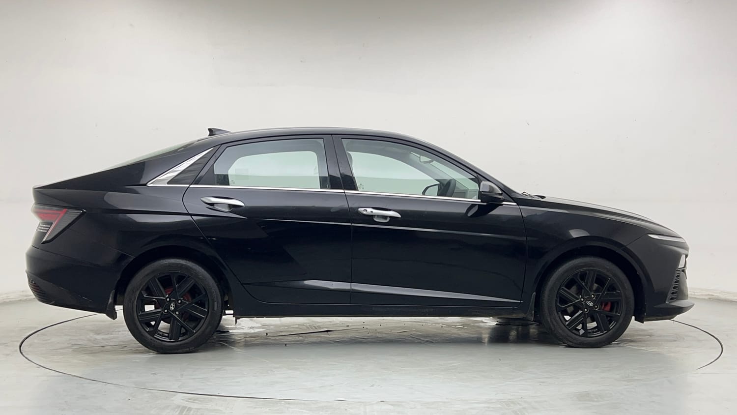 Used 2024 Hyundai Verna SX (O) 1.5 Turbo Petrol MT Petrol Manual exterior RIGHT SIDE VIEW