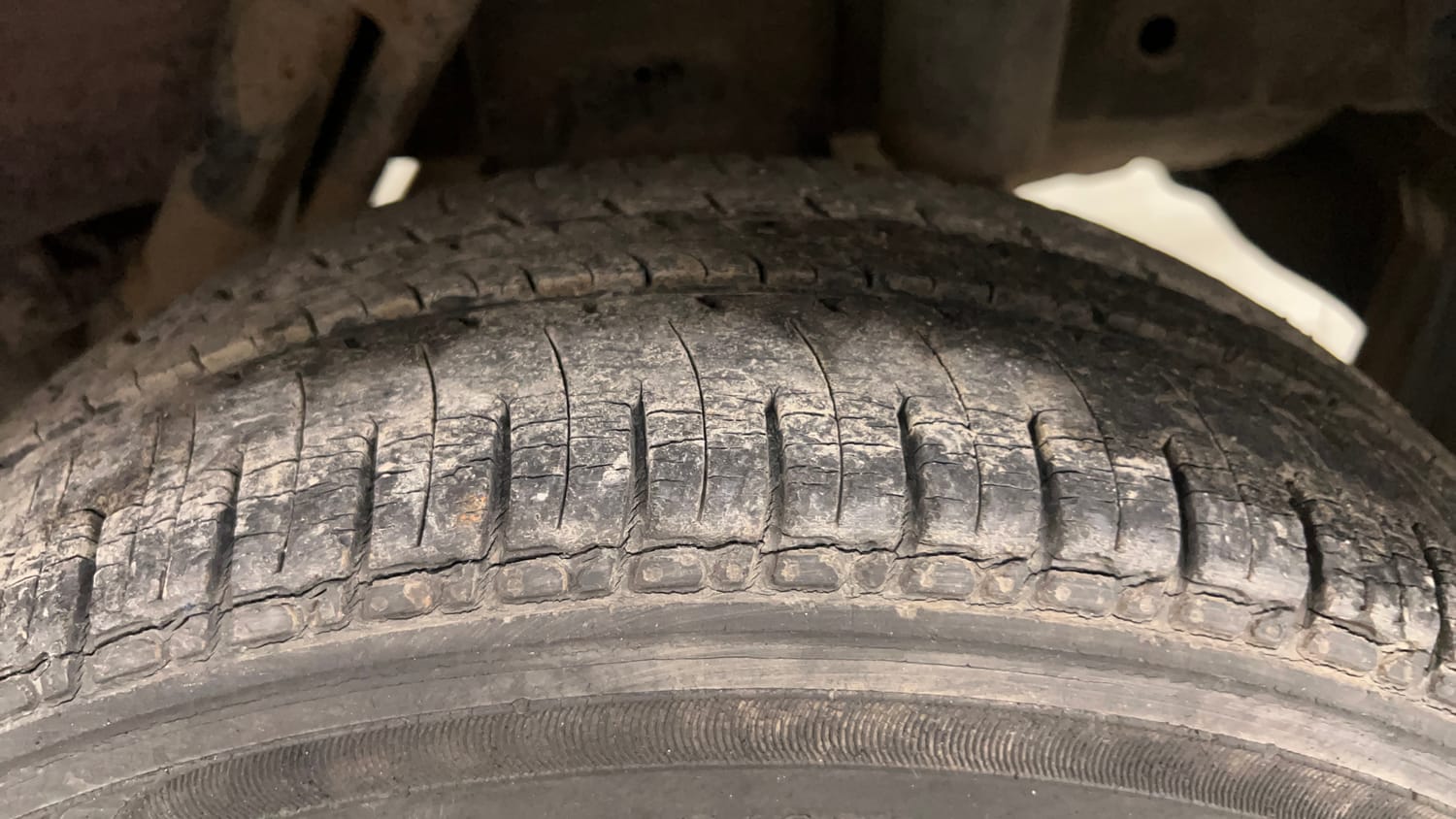 Used 2016 Mahindra KUV100 K6 6 STR Petrol Manual tyres LEFT REAR TYRE TREAD VIEW