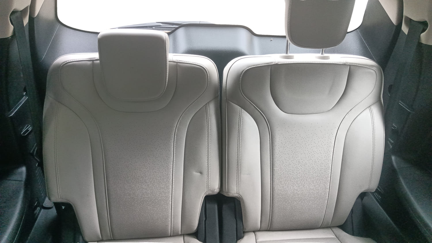 Used 2021 Mahindra XUV700 AX 7 Petrol AT Luxury Pack 7 STR Petrol Automatic interior REAR SEAT CONDITION VIEW