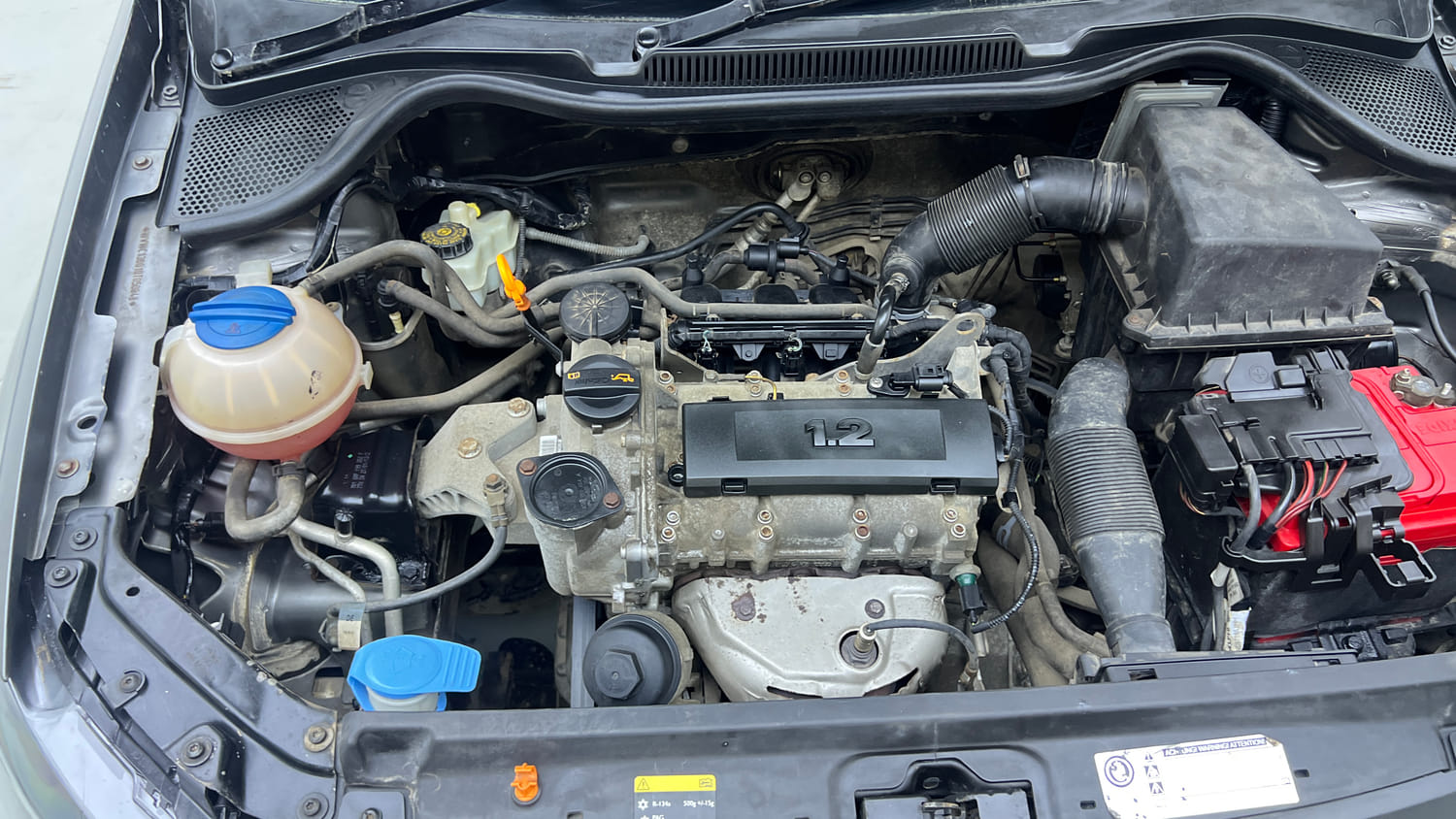 Used 2013 Volkswagen Polo Highline1.2L (P) Petrol Manual engine ENGINE RIGHT SIDE VIEW