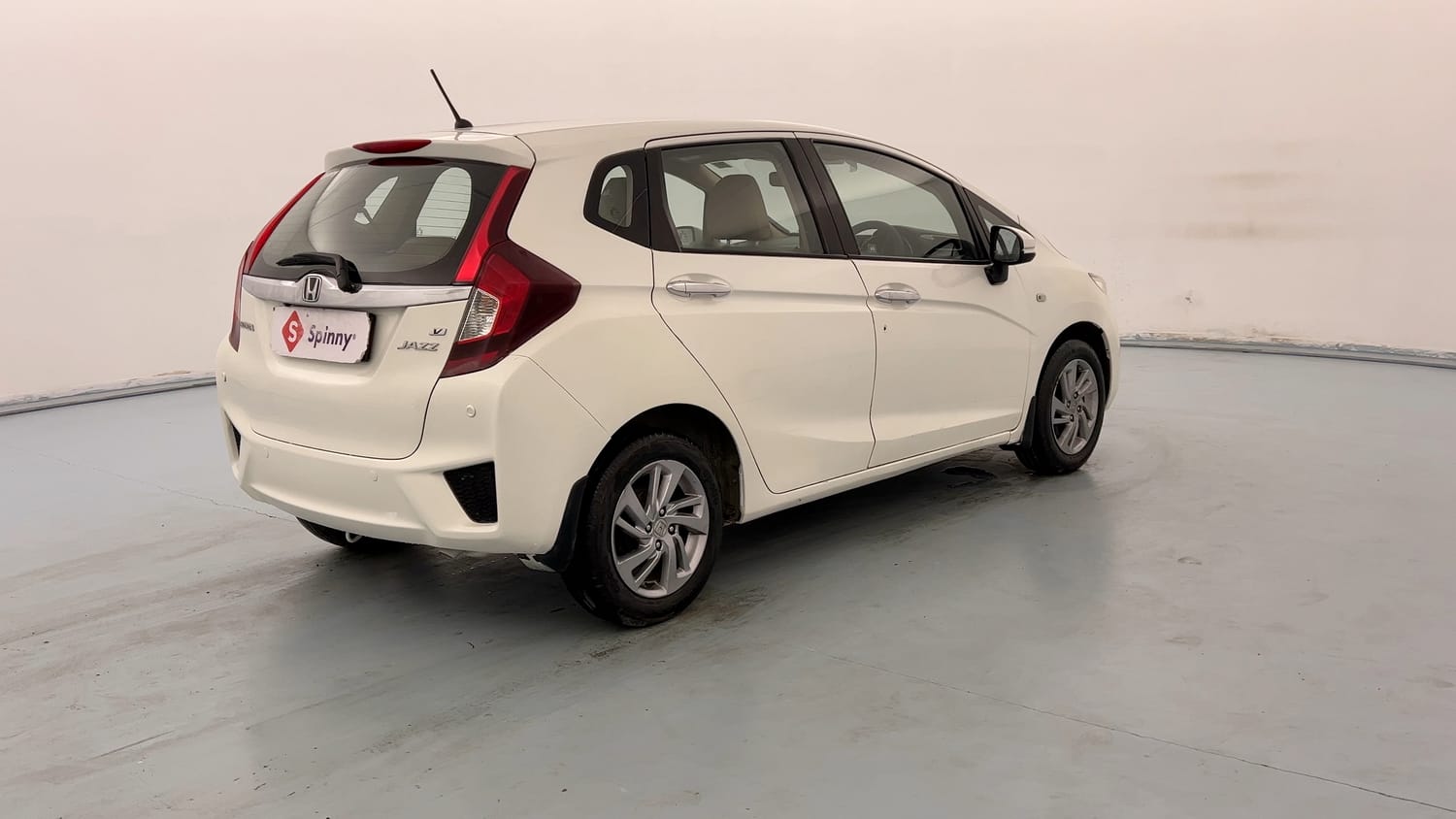 Used 2018 Honda Jazz V Petrol Petrol Manual exterior RIGHT REAR CORNER VIEW