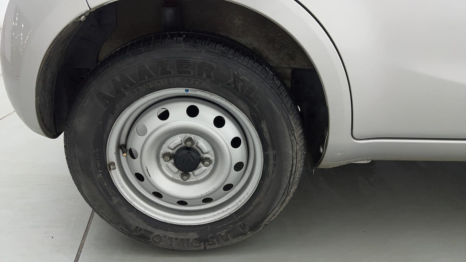 Used 2015 Maruti Suzuki Ritz Lxi BS-IV Petrol Manual tyres RIGHT REAR TYRE RIM VIEW