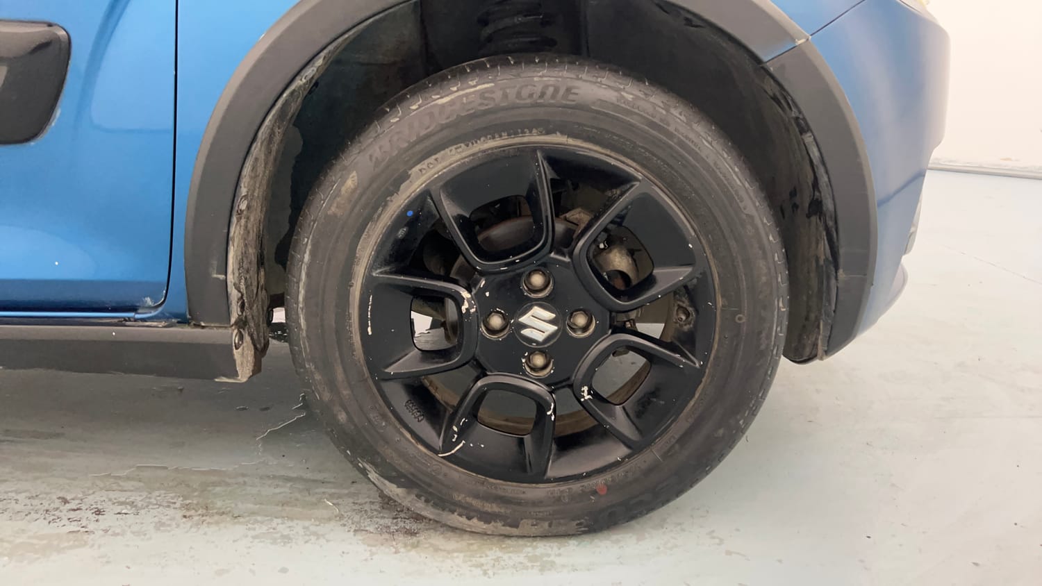 Used 2018 Maruti Suzuki Ignis [2017-2020] Zeta AMT Petrol Dual Tone Petrol Automatic tyres RIGHT FRONT TYRE RIM VIEW