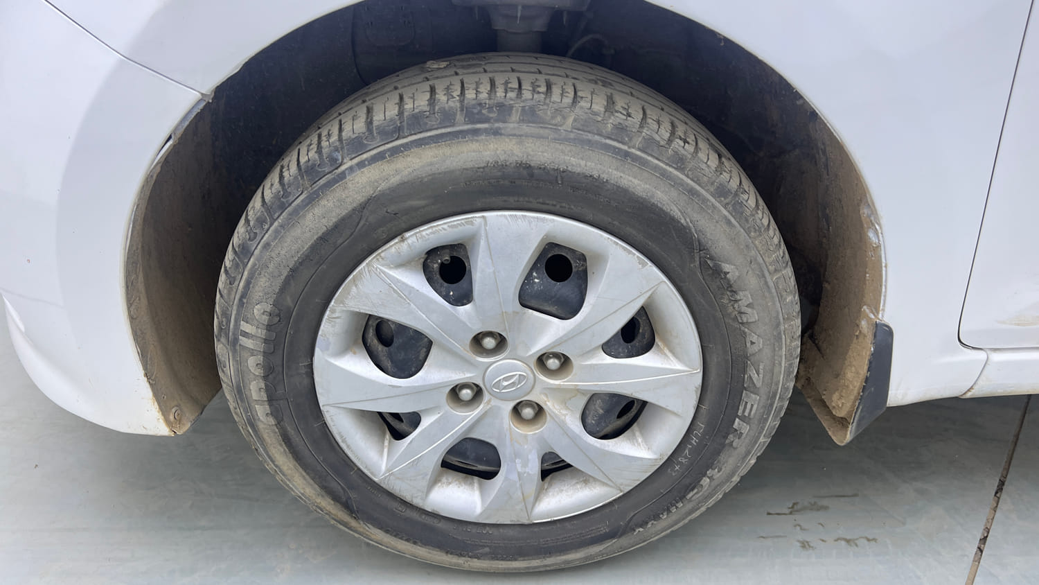 Used 2017 Hyundai Elite i20 Sportz 1.2 Petrol Manual tyres LEFT FRONT TYRE RIM VIEW