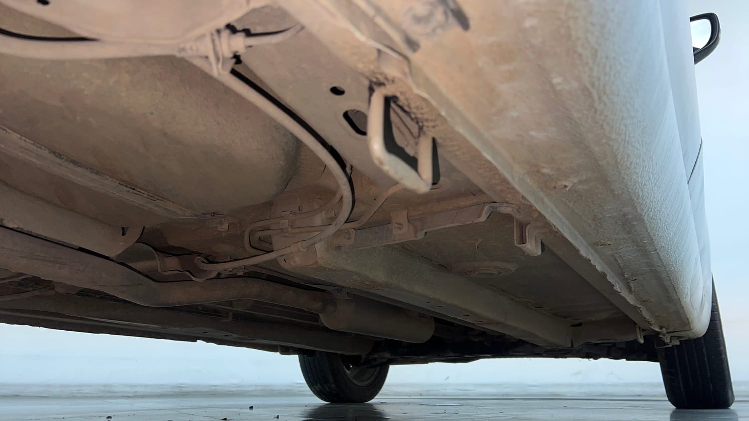 Used 2015 Maruti Suzuki Ciaz ZXI+ Petrol Manual extra REAR RIGHT UNDERBODY VIEW