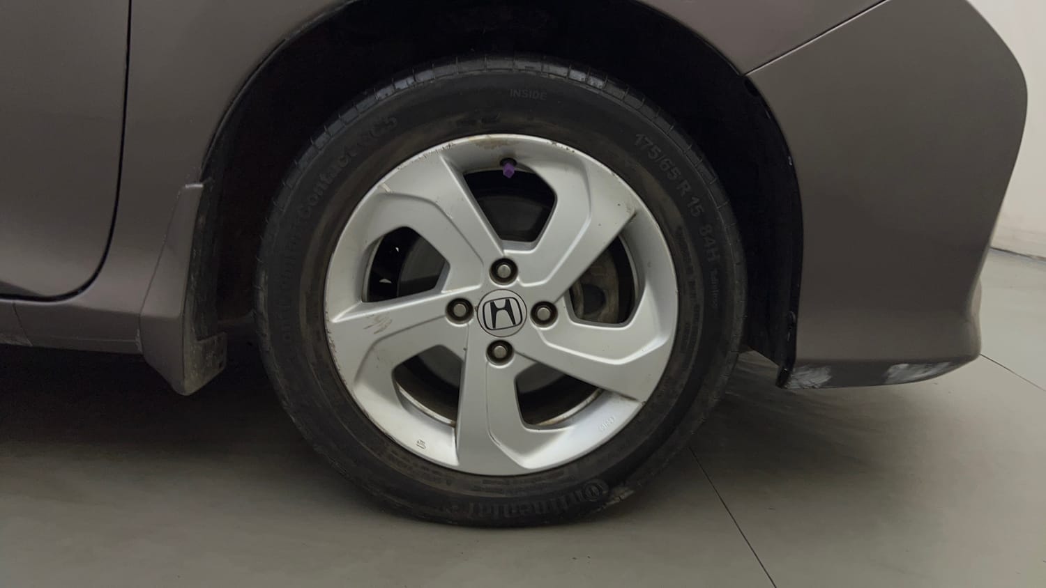 Used 2015 Honda City VX CVT Petrol Automatic tyres RIGHT FRONT TYRE RIM VIEW
