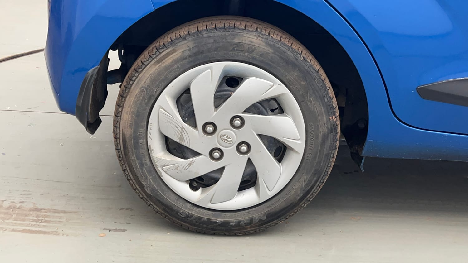 Used 2019 Hyundai Santro Sportz AMT Petrol Automatic tyres RIGHT REAR TYRE RIM VIEW
