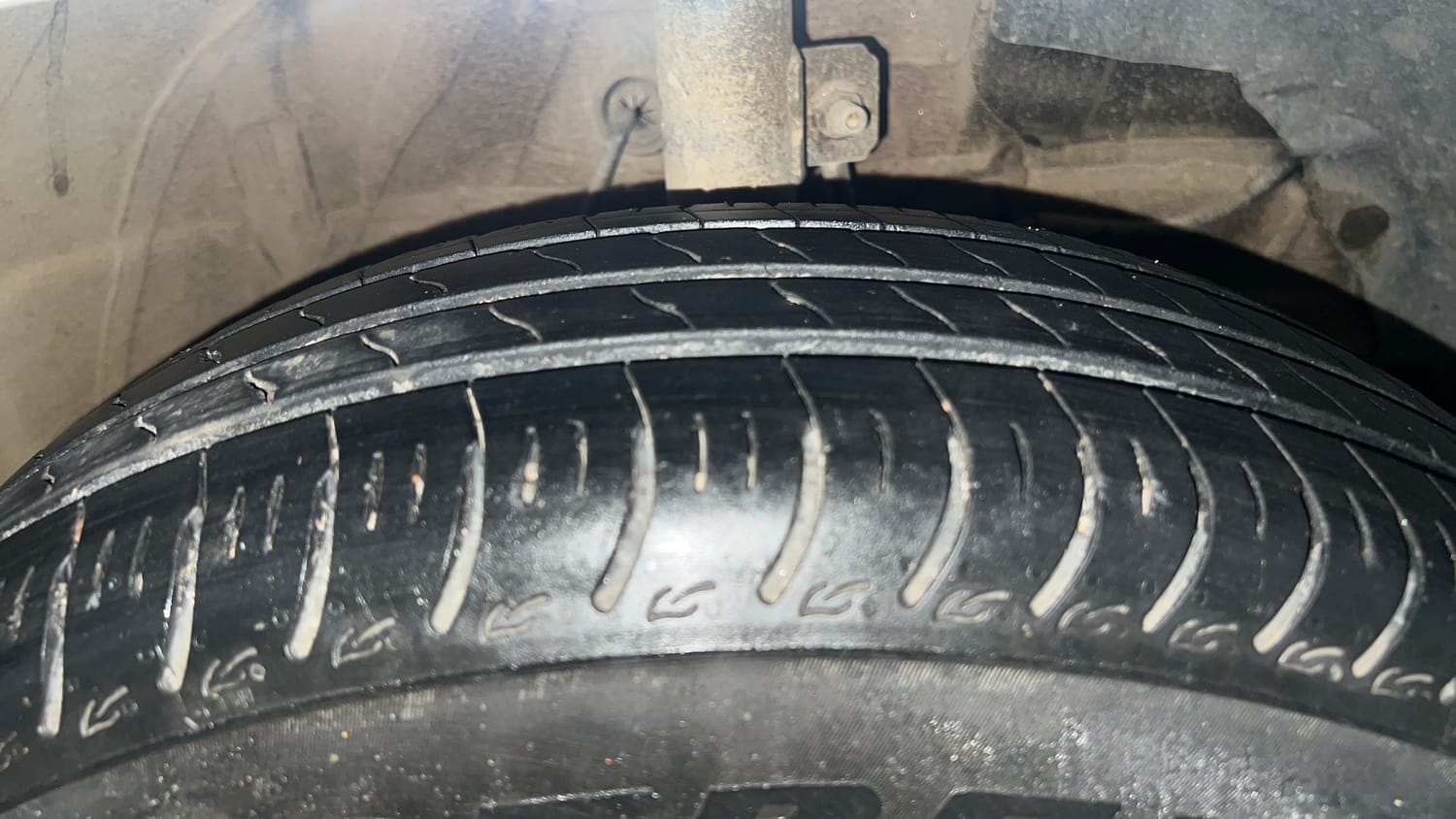 Used 2025 Maruti Suzuki Swift LXi Petrol Manual tyres RIGHT FRONT TYRE TREAD VIEW