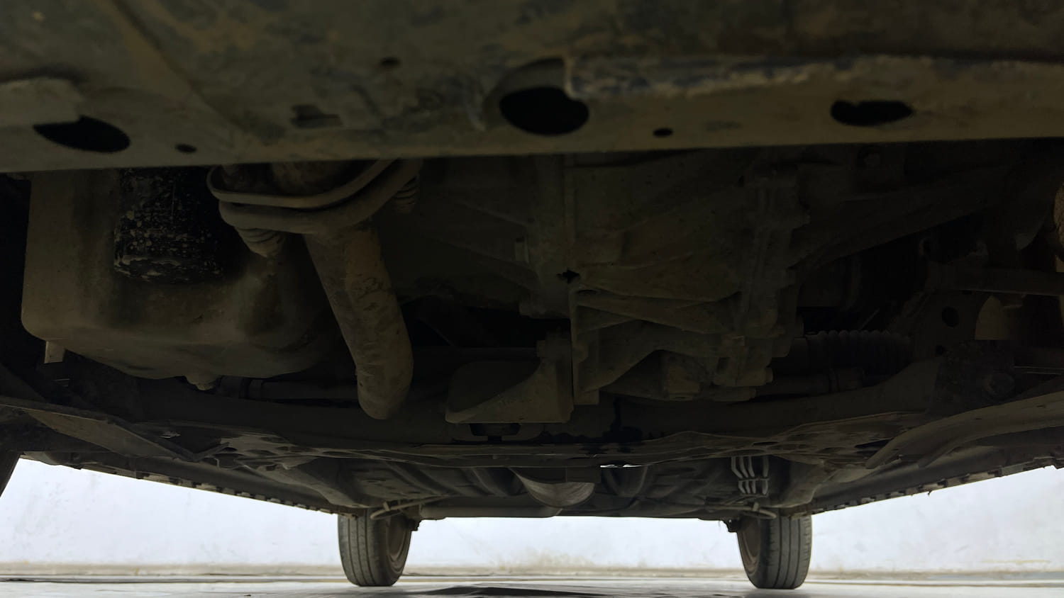 Used 2018 Maruti Suzuki Ignis Zeta 1.2 AMT Petrol Automatic extra FRONT LEFT UNDERBODY VIEW