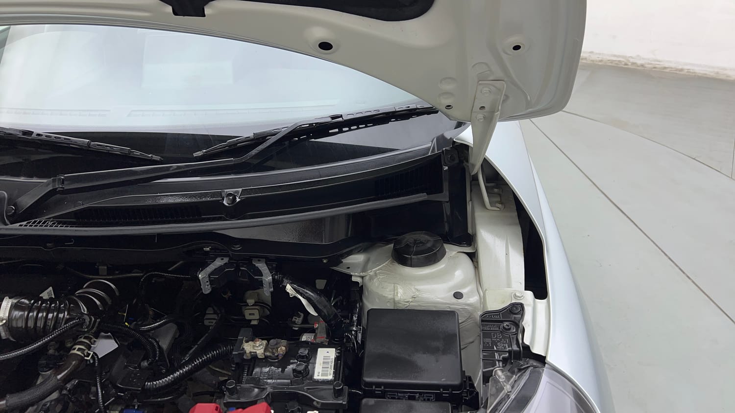 Used 2024 Maruti Suzuki Swift LXi Petrol Manual engine ENGINE LEFT SIDE HINGE & APRON VIEW
