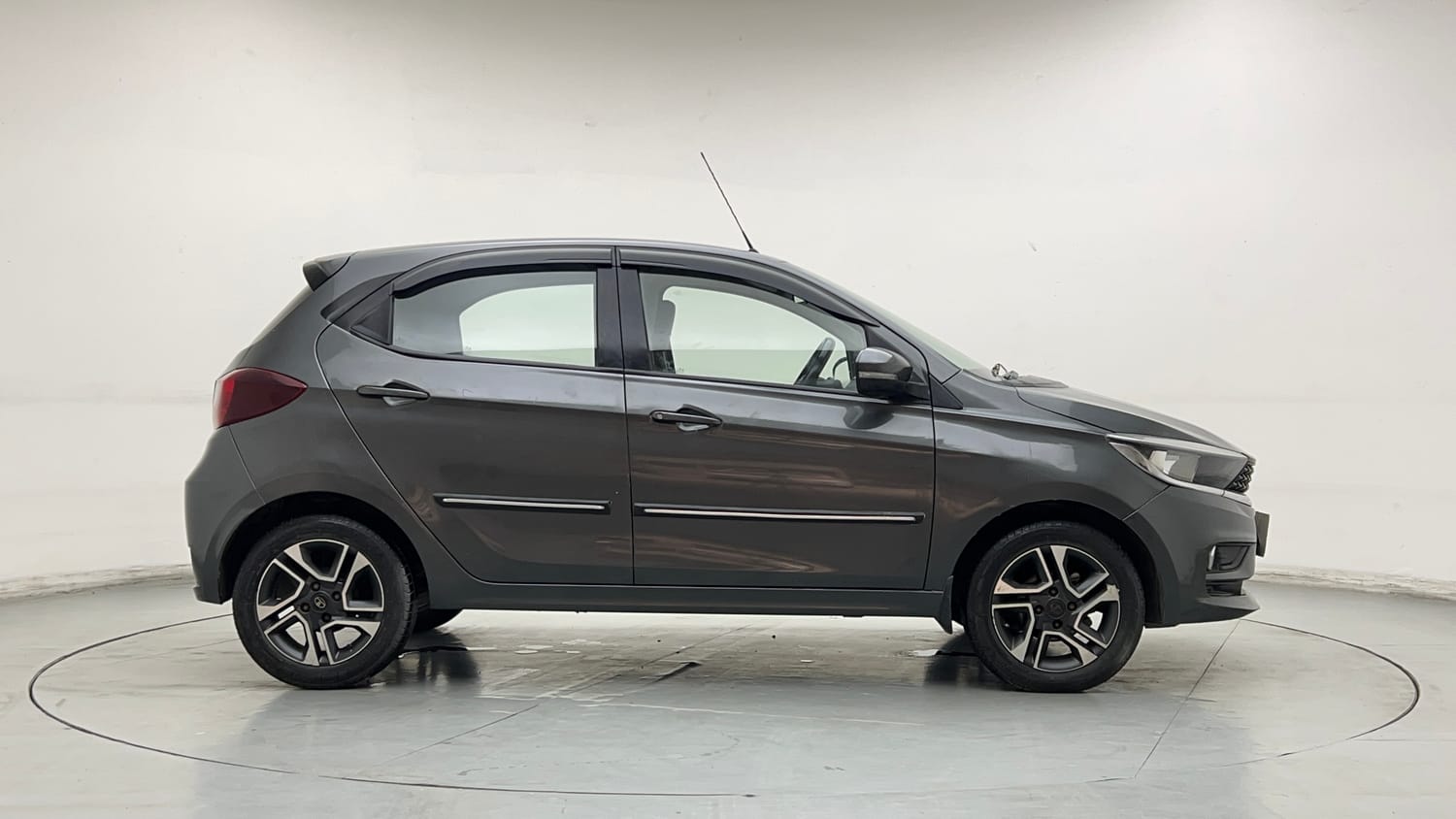 Used 2021 Tata Tiago XZ Plus Petrol Manual exterior RIGHT SIDE VIEW