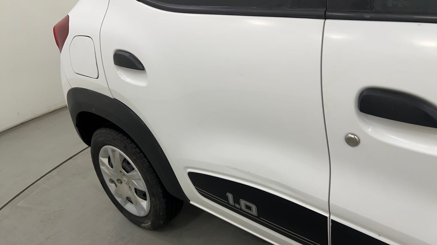 Used 2024 Renault Kwid RXT 1.0 Petrol Manual dents MINOR DENT