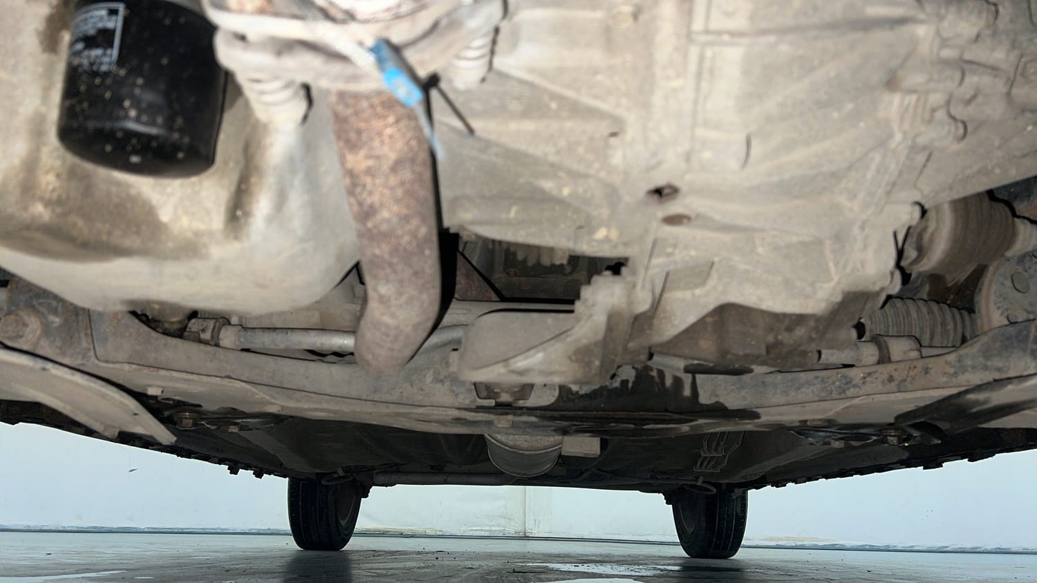 Used 2018 Maruti Suzuki Ignis [2017-2020] Zeta AMT Petrol Dual Tone Petrol Automatic extra FRONT LEFT UNDERBODY VIEW