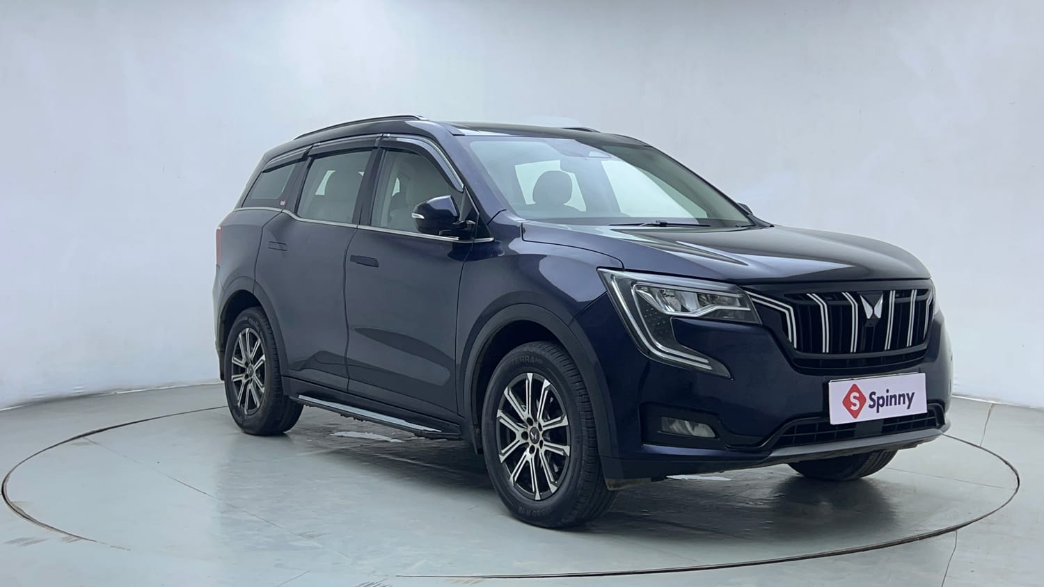 Used 2023 Mahindra XUV700 AX 7 Petrol MT 7 STR Petrol Manual exterior RIGHT FRONT CORNER VIEW
