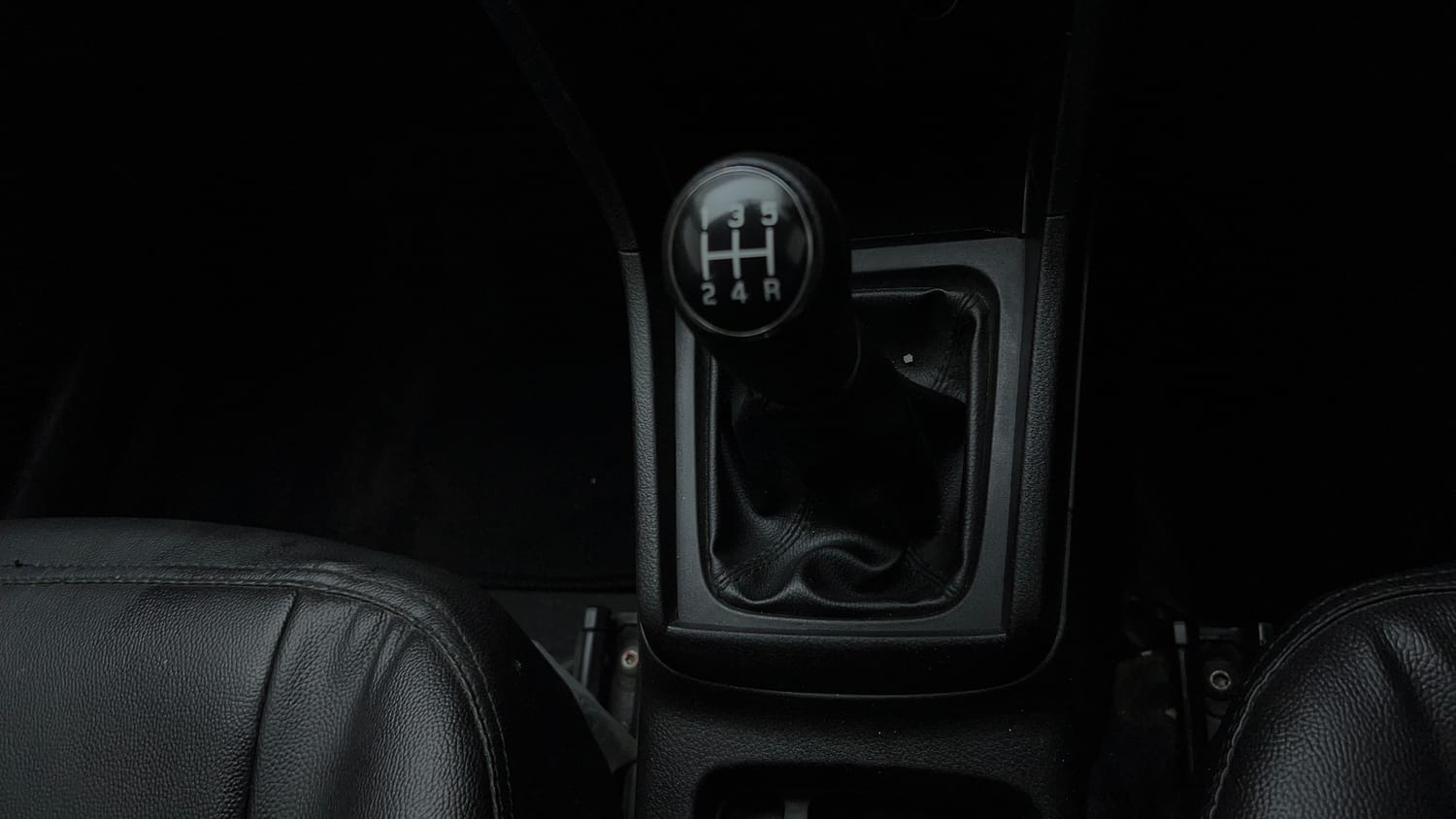 Used 2022 maruti-suzuki Vitara Brezza VXi Petrol Manual interior GEAR  KNOB VIEW