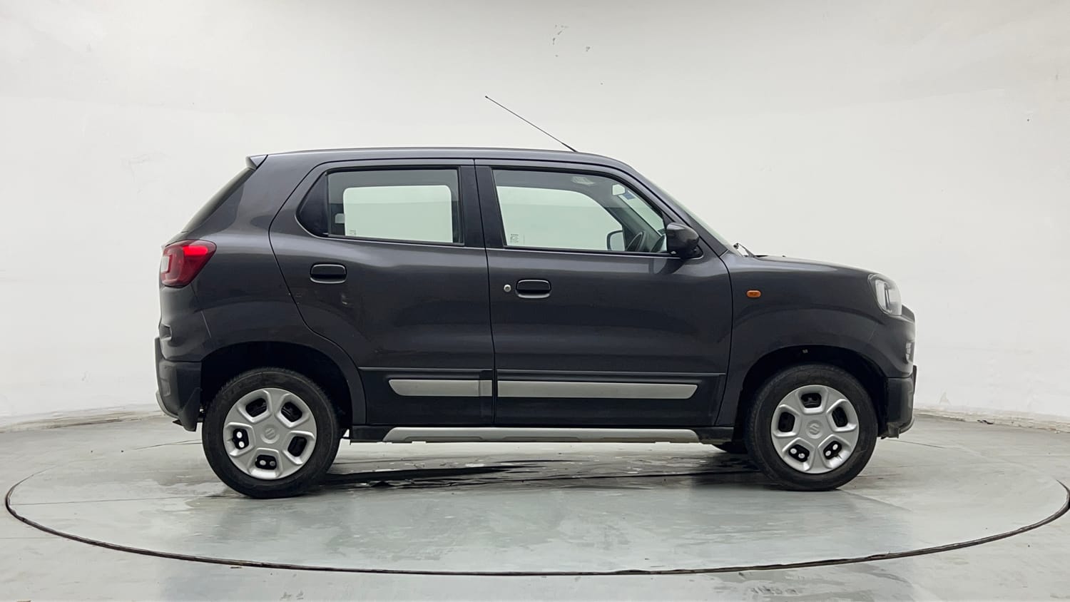 Used 2022 Maruti Suzuki S-Presso Vxi Plus Petrol Manual exterior RIGHT SIDE VIEW