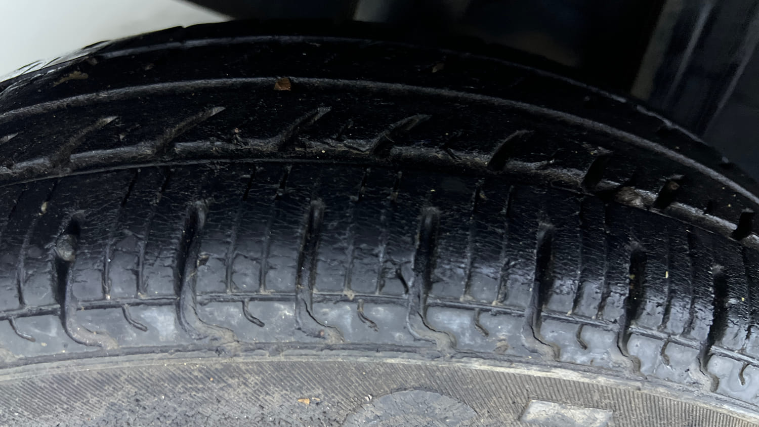 Used 2019 Renault Kwid CLIMBER 1.0 AMT Petrol Automatic tyres RIGHT REAR TYRE TREAD VIEW