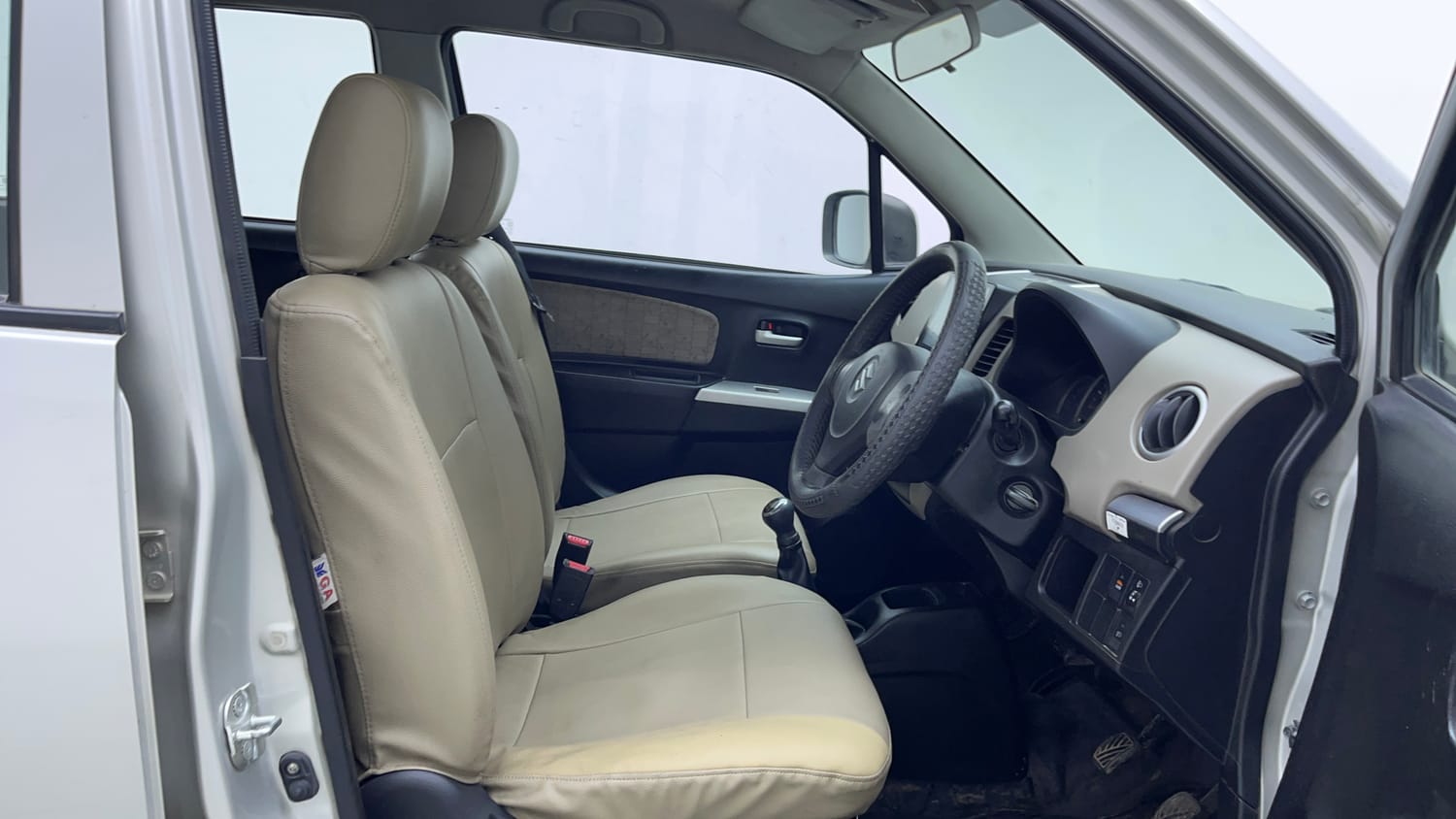 Used 2014 Maruti Suzuki Wagon R VXI Petrol Manual interior RIGHT SIDE FRONT DOOR CABIN VIEW