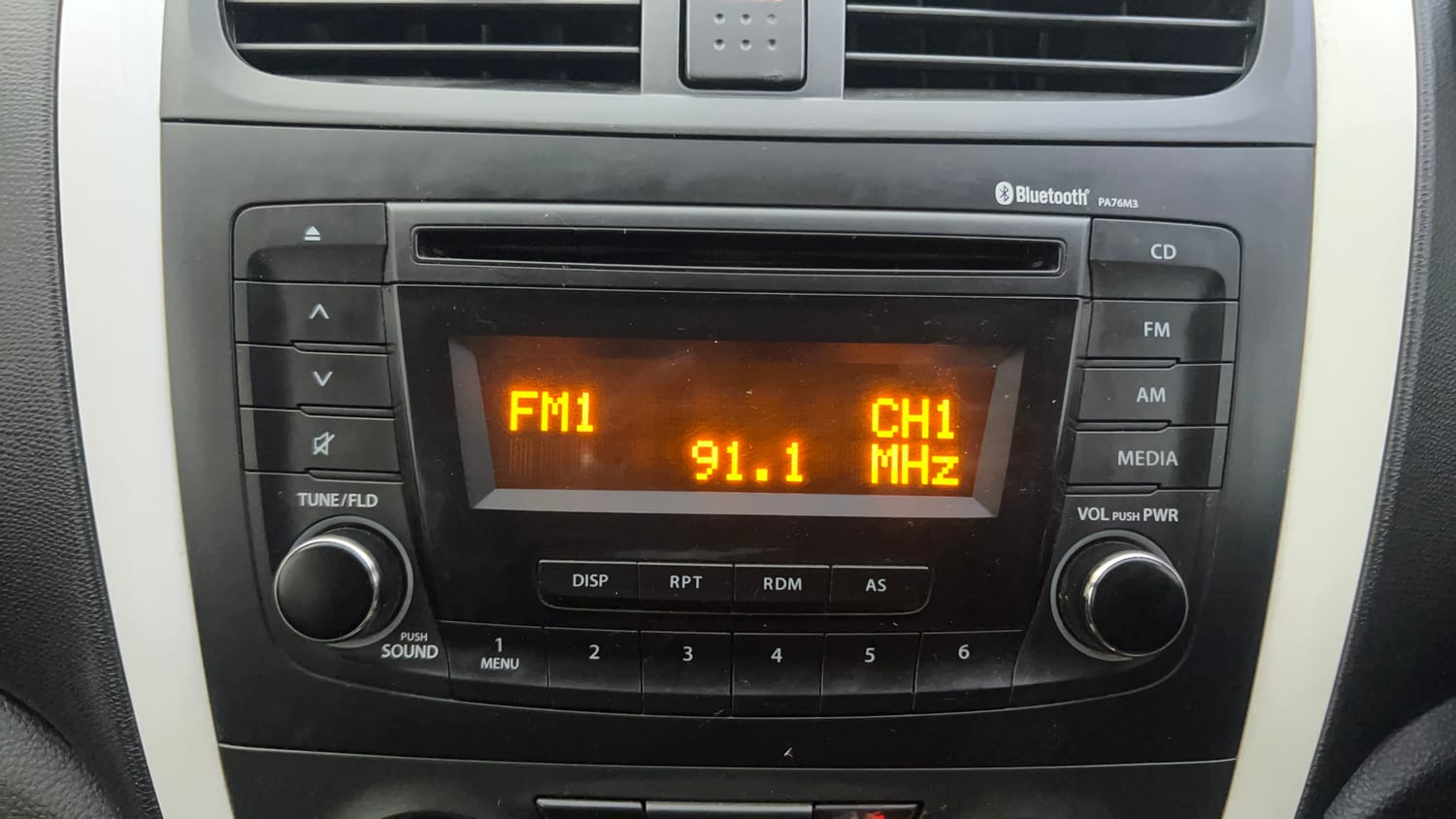 Used 2018 Maruti Suzuki Celerio X Zxi AMT Petrol Automatic top_features Integrated (in-dash) music system