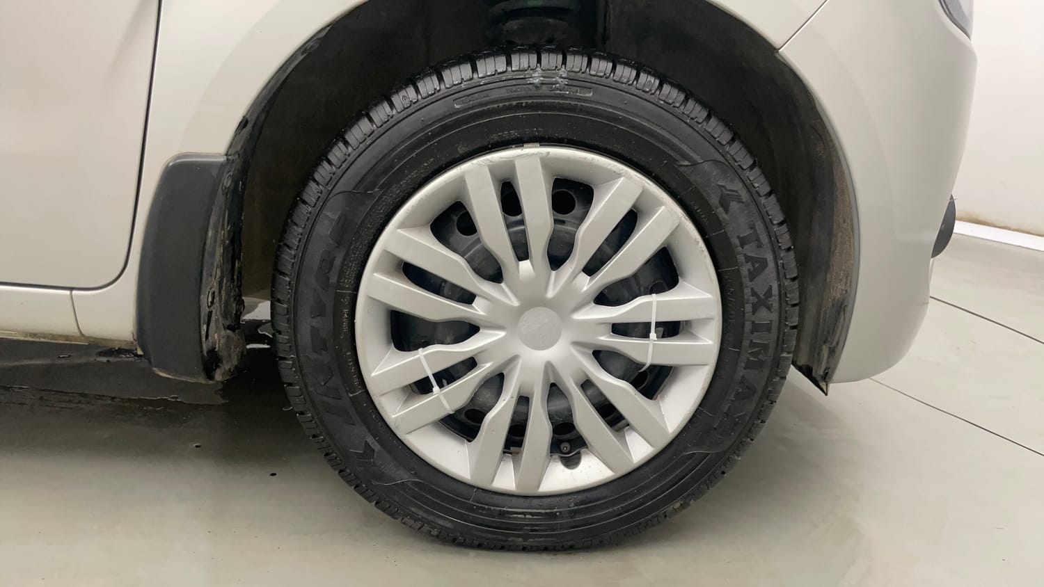Used 2019 Maruti Suzuki Wagon R VXi 1.2 AMT Petrol Automatic tyres RIGHT FRONT TYRE RIM VIEW