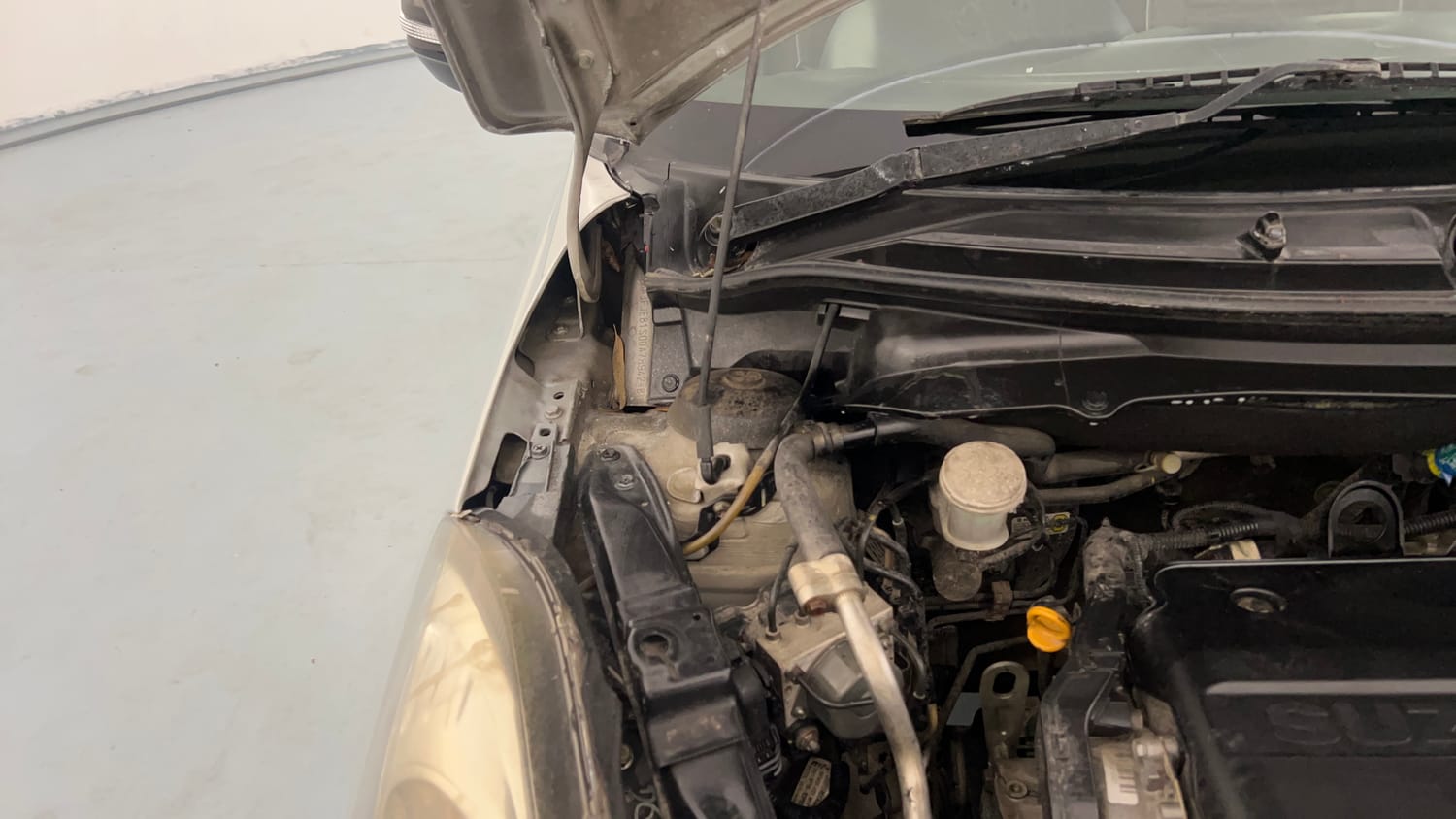 Used 2017 Maruti Suzuki Swift Dzire VDI (O) Diesel Manual engine ENGINE RIGHT SIDE HINGE & APRON VIEW