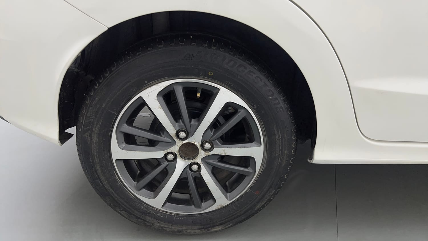 Used 2021 Ford Figo Aspire Titanium Plus 1.2 Ti-VCT Petrol Manual tyres RIGHT REAR TYRE RIM VIEW