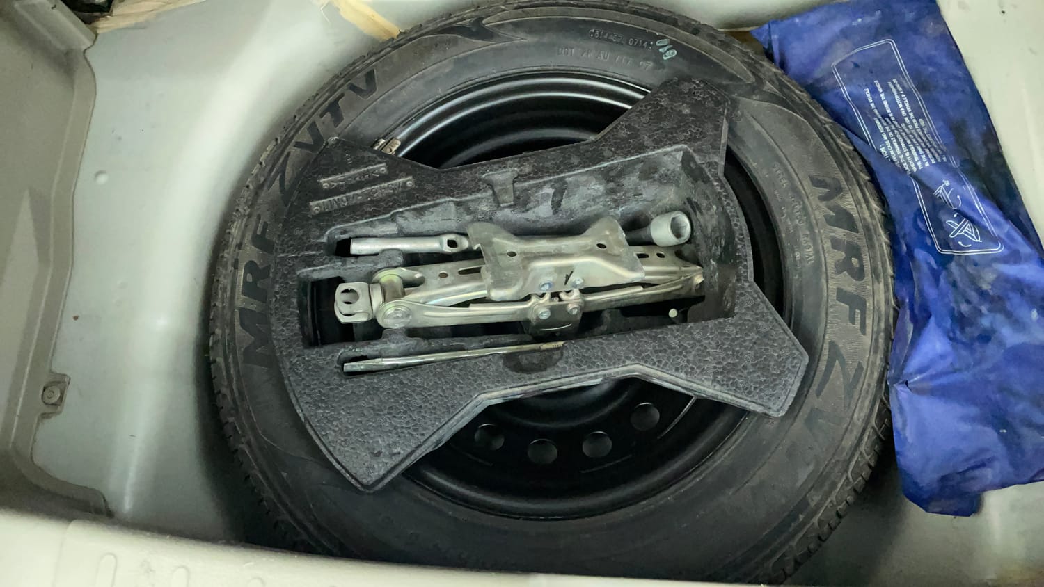 Used 2014 Maruti Suzuki Celerio VXi Petrol Manual tyres SPARE TYRE VIEW