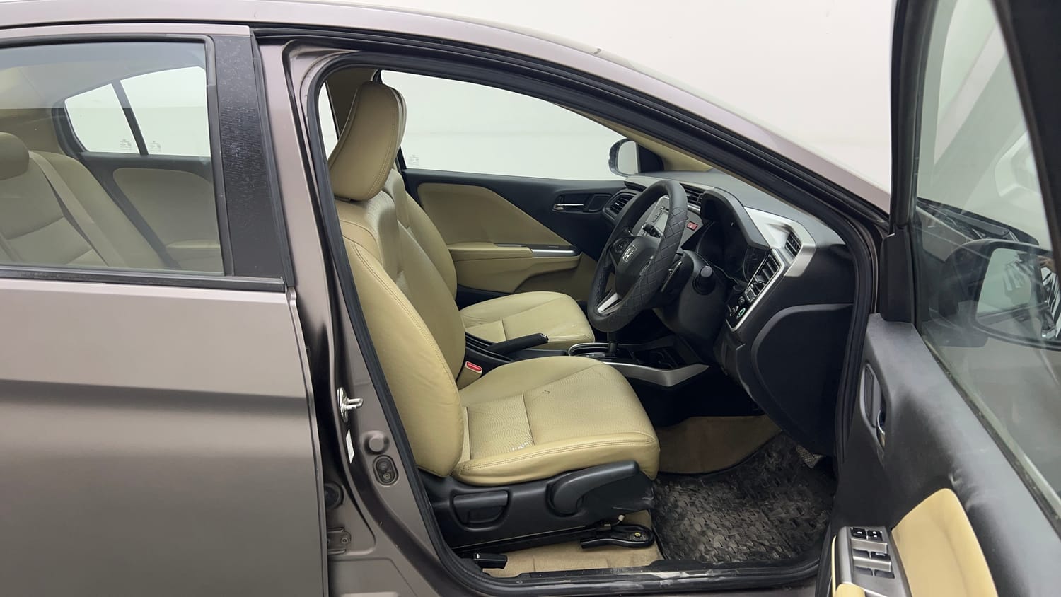 Used 2015 Honda City VX CVT Petrol Automatic interior RIGHT SIDE FRONT DOOR CABIN VIEW